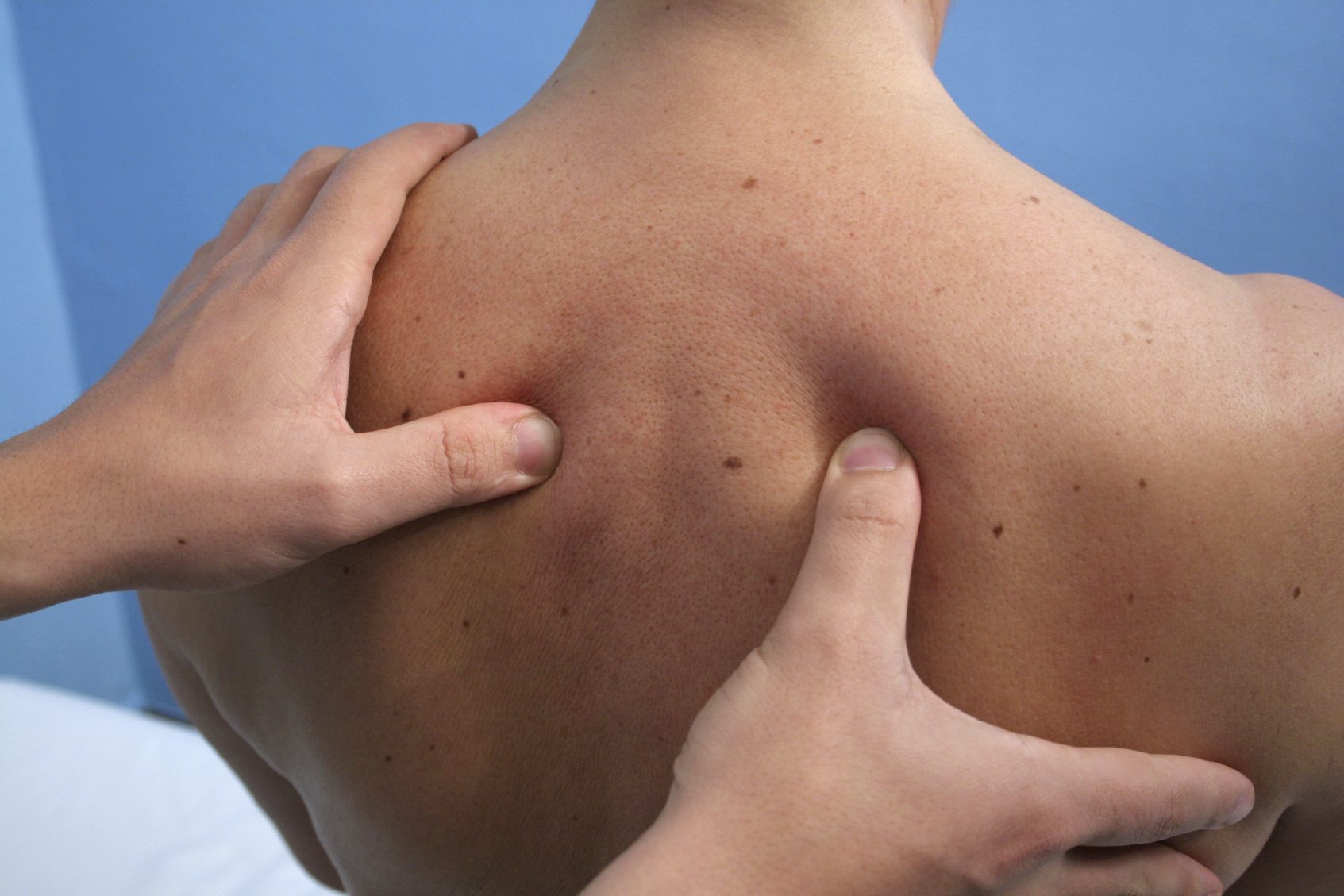 Palpation des muscles paravertébraux